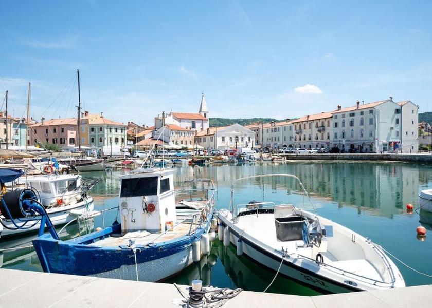 Izola beach