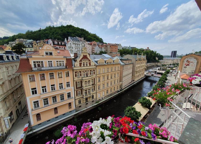 Karlovy Vary (region) Karlovy Vary balcony/terrace