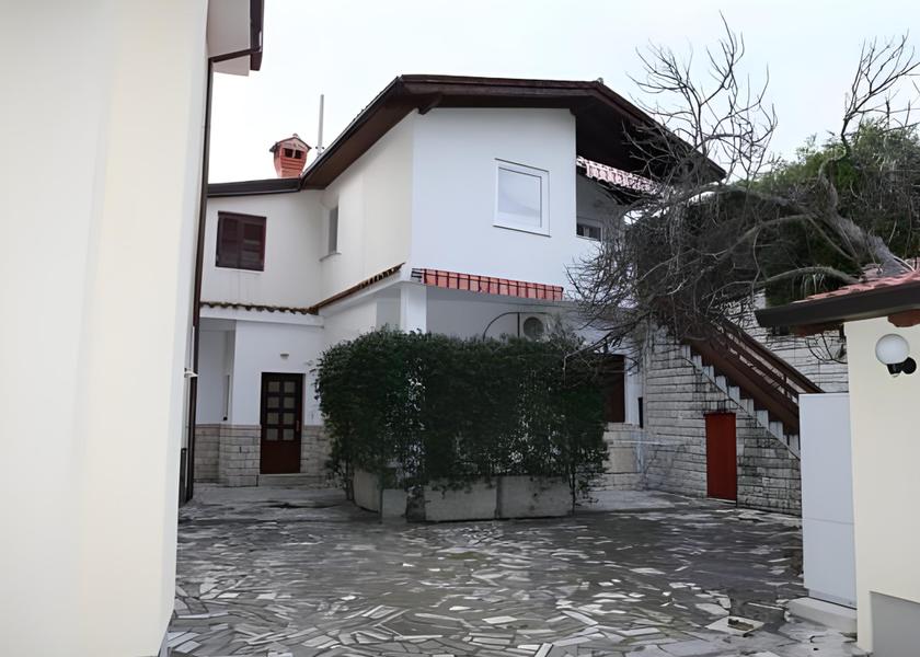  Piran exterior view