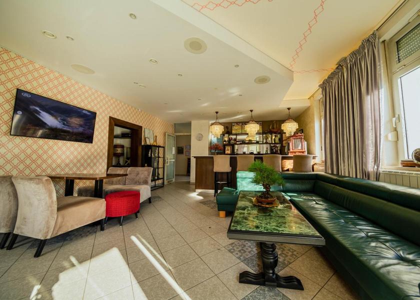 shared lounge/tv area