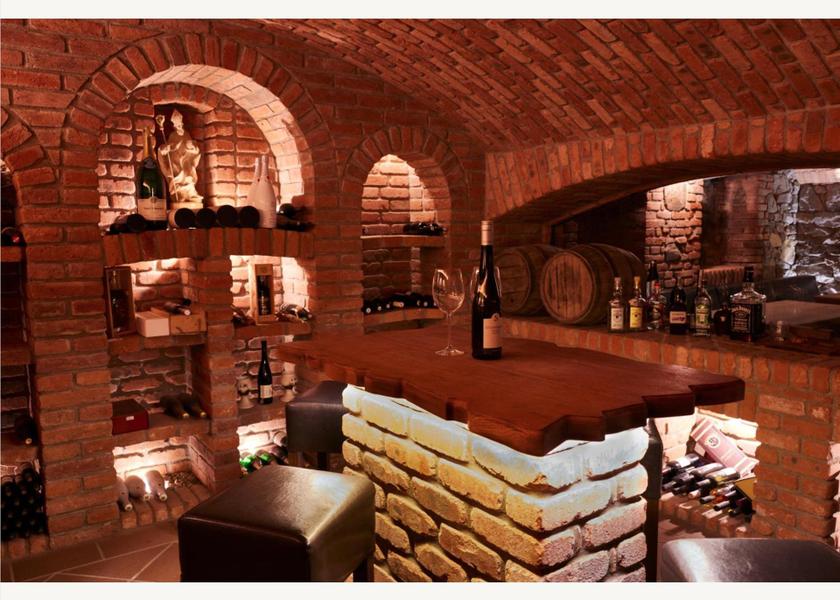 shared lounge/tv area