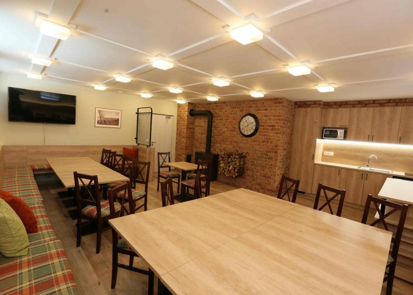 shared lounge/tv area