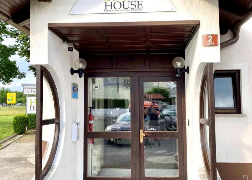  Postojna exterior view