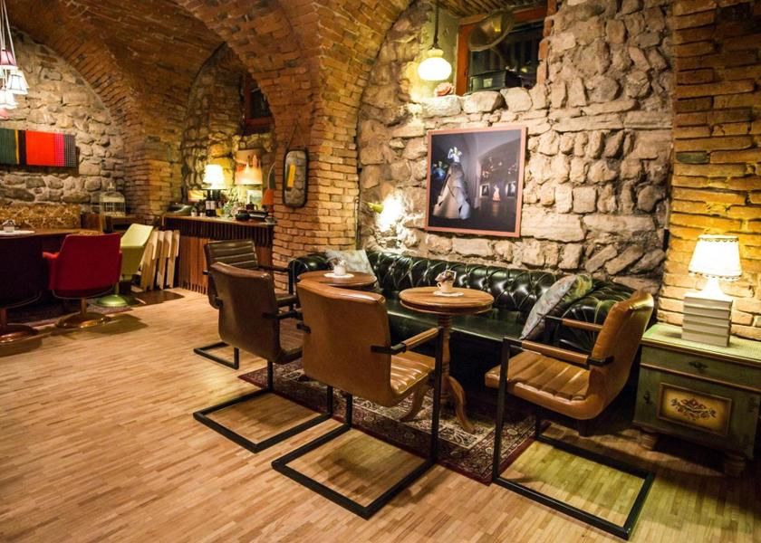 shared lounge/tv area