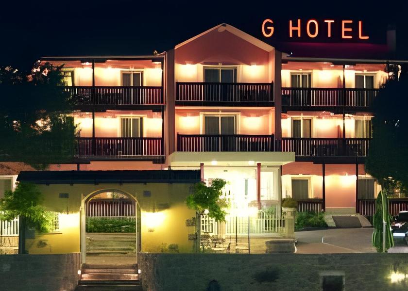  Sezana exterior view