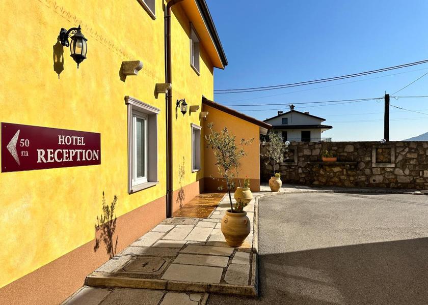  Sezana exterior view