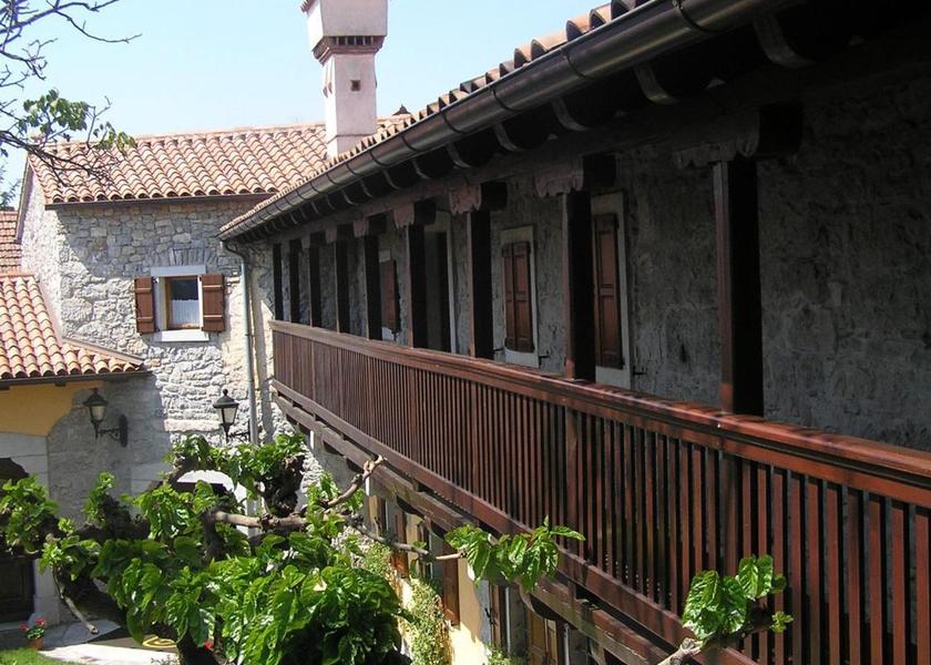  Sezana Hotel Exterior