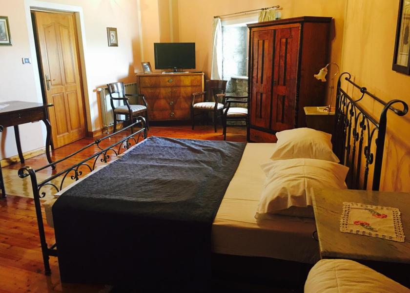 Sezana Double Room with Private Bathroom