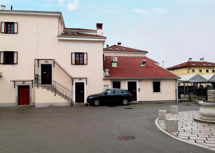  Sezana exterior view