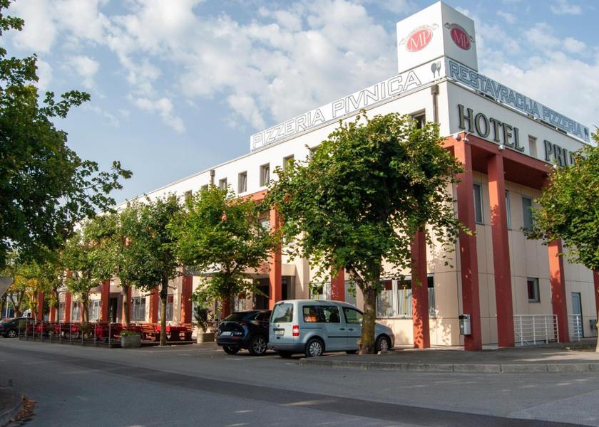  Sezana exterior view