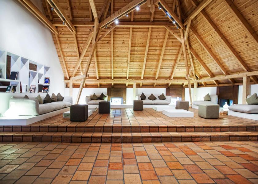 shared lounge/tv area