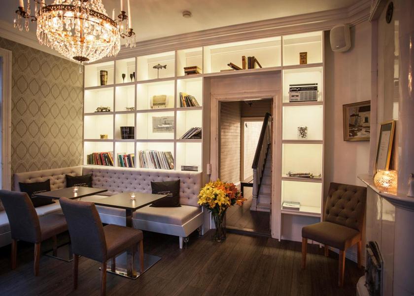 shared lounge/tv area