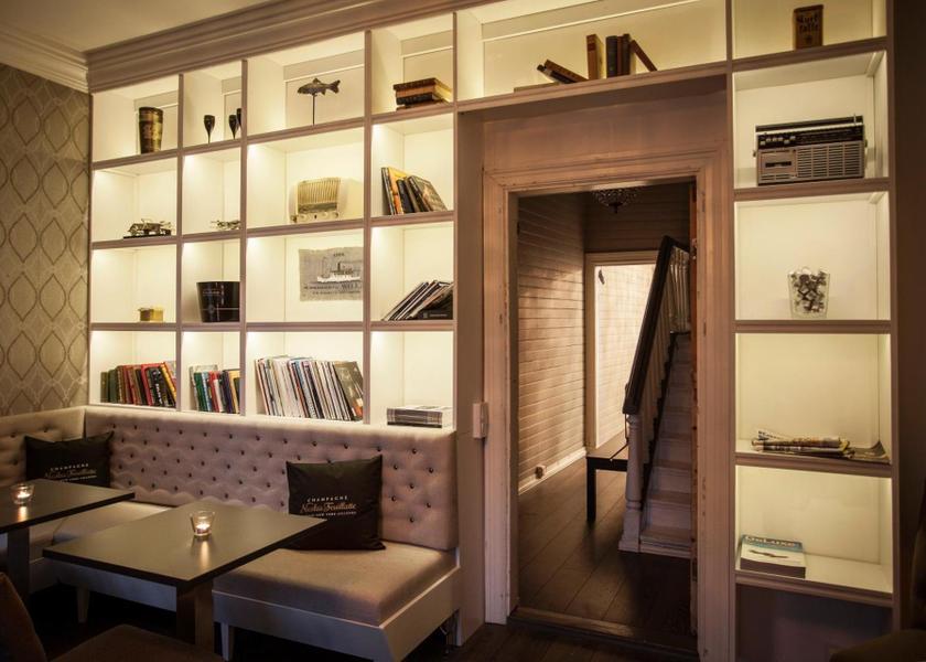 shared lounge/tv area