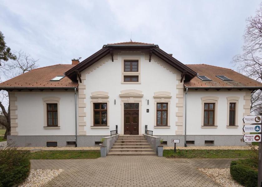  Sarvar exterior view