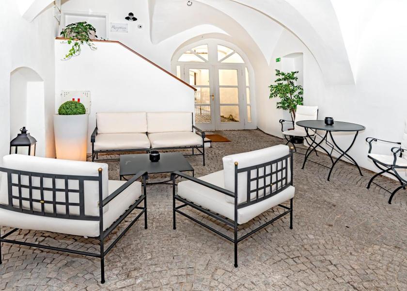 shared lounge/tv area