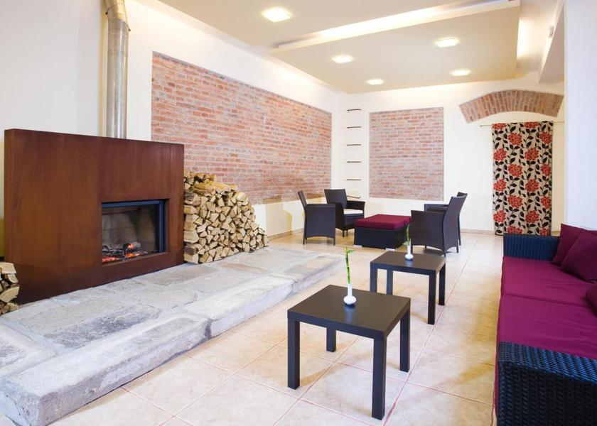 shared lounge/tv area