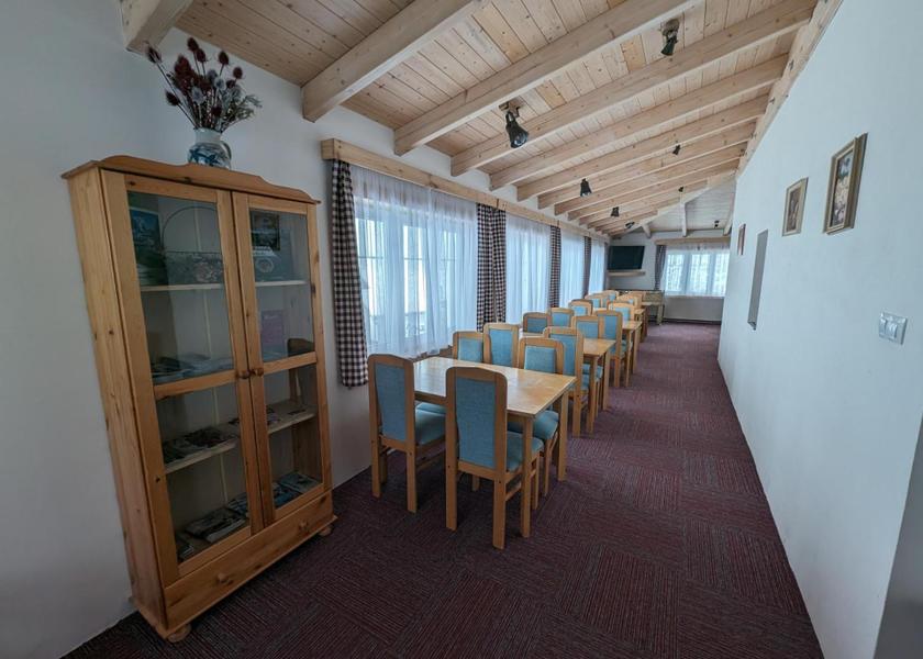 shared lounge/tv area