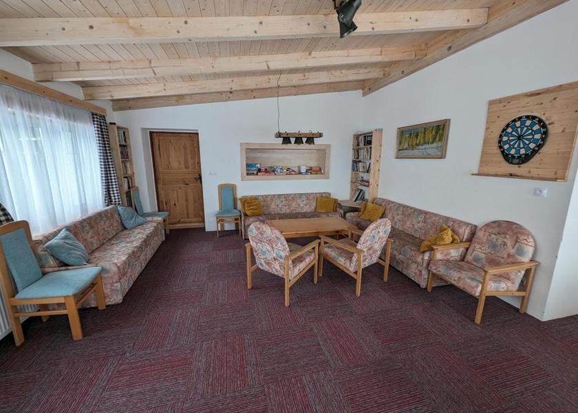 shared lounge/tv area