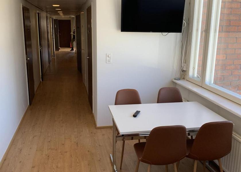 shared lounge/tv area