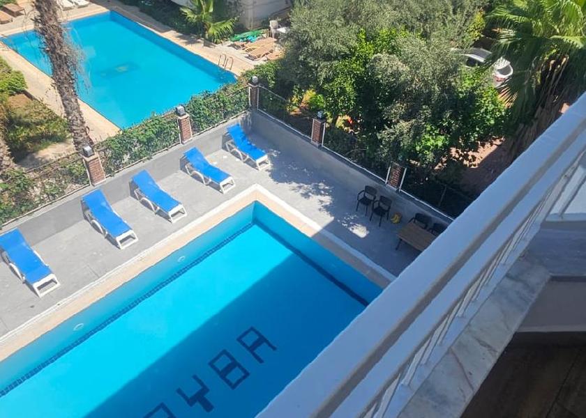 swimming pool [outdoor]