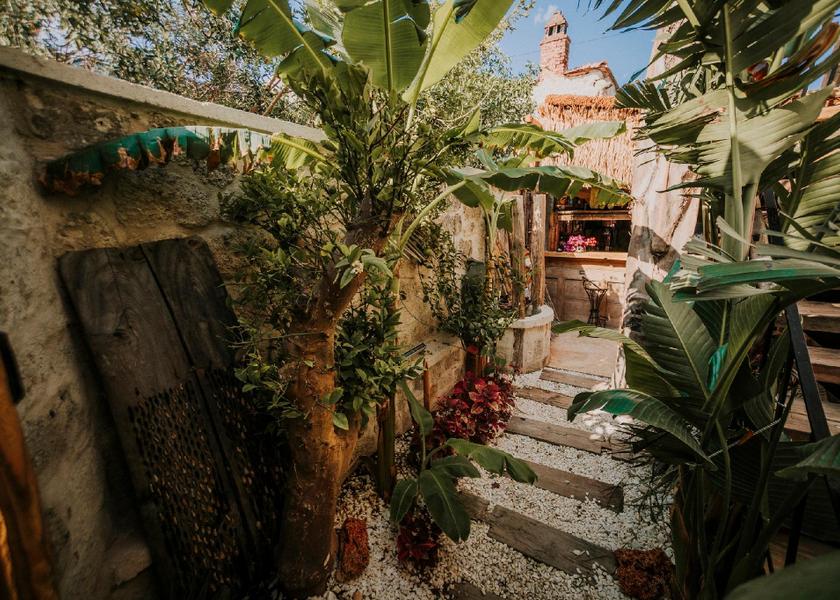 Izmir Çeşme garden