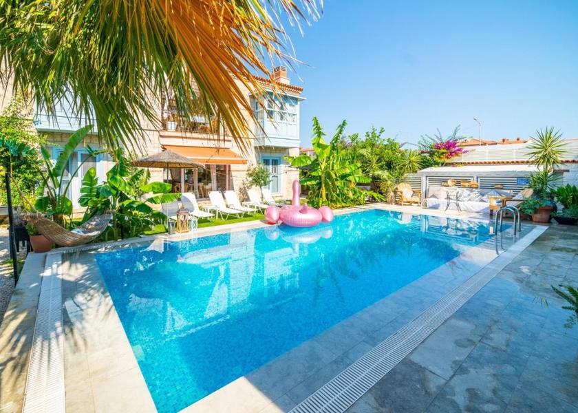 Izmir Çeşme swimming pool
