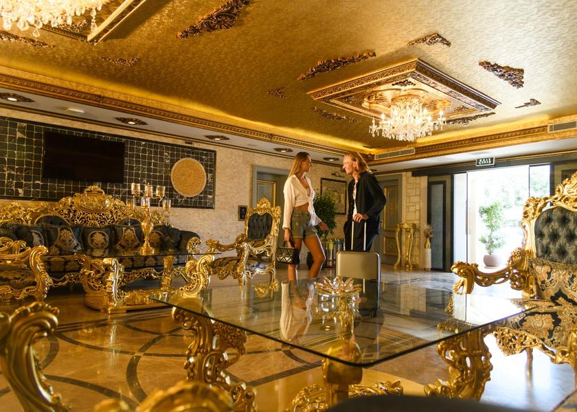 Izmir Çeşme lobby