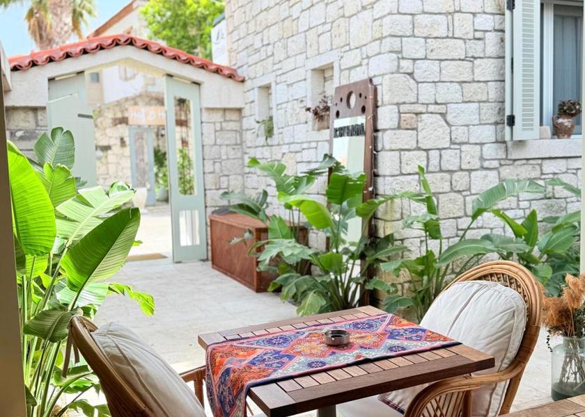 Izmir Çeşme garden