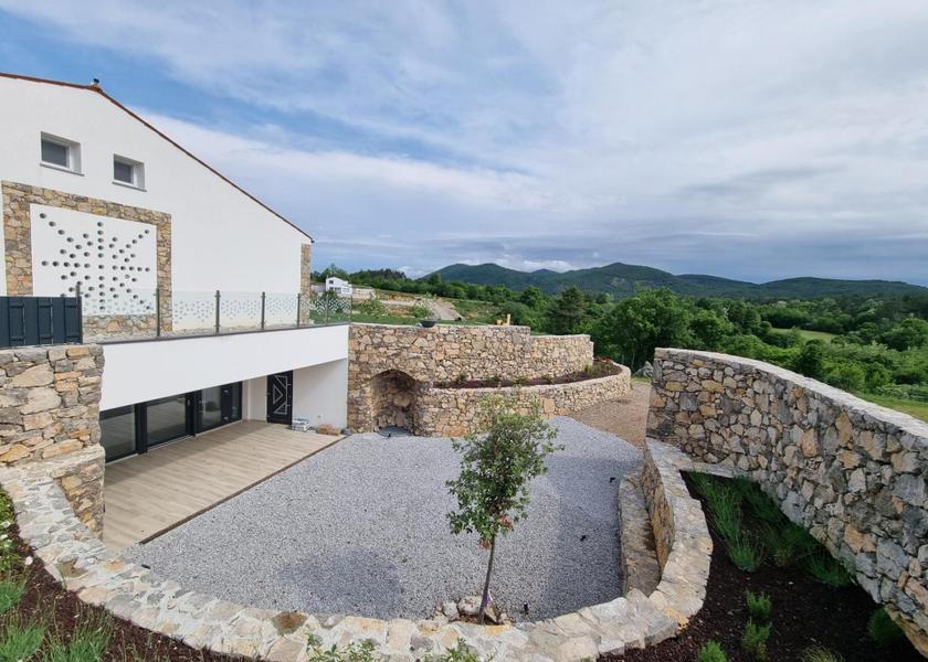  Kozina exterior view