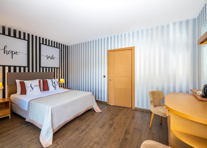 Antalya Region Manavgat Lake House Standard Swim-Up Room