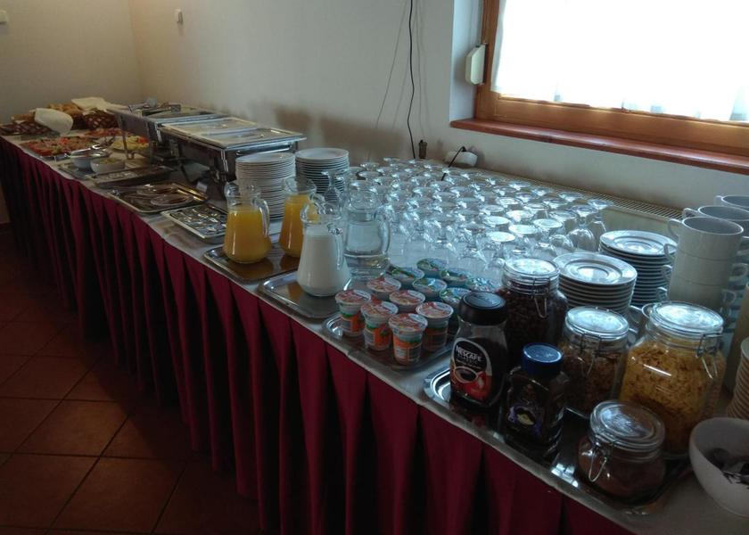  Tiszafured food and beverages