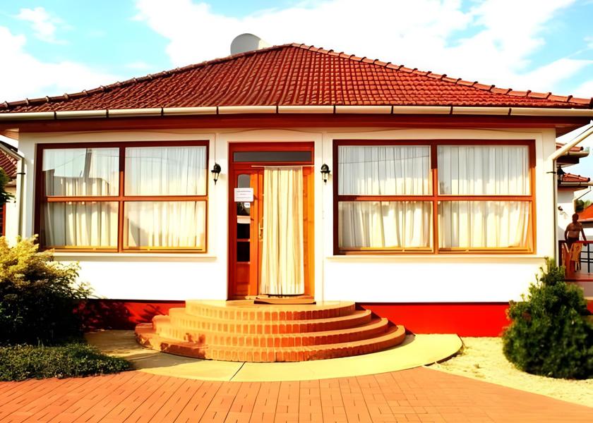  Tiszafured exterior view