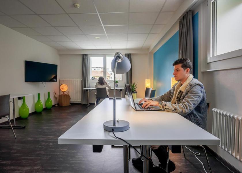 shared lounge/tv area