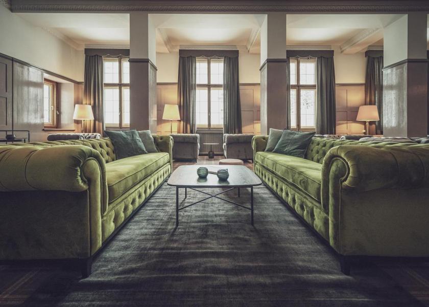 shared lounge/tv area