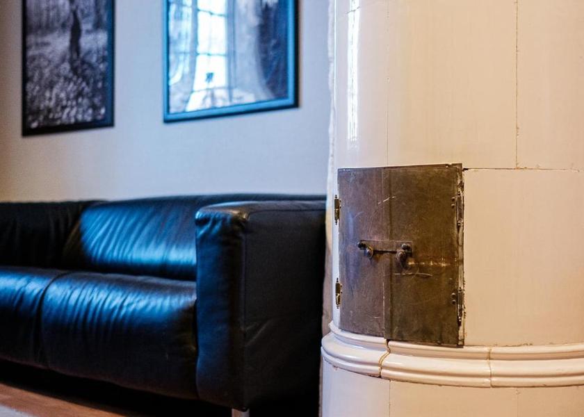 shared lounge/tv area