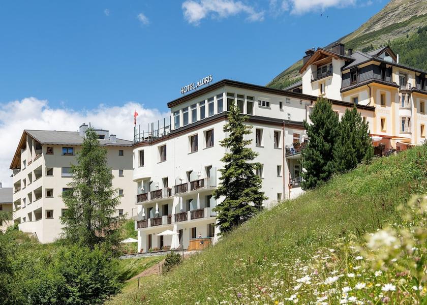 Graubünden Pontresina Front of property