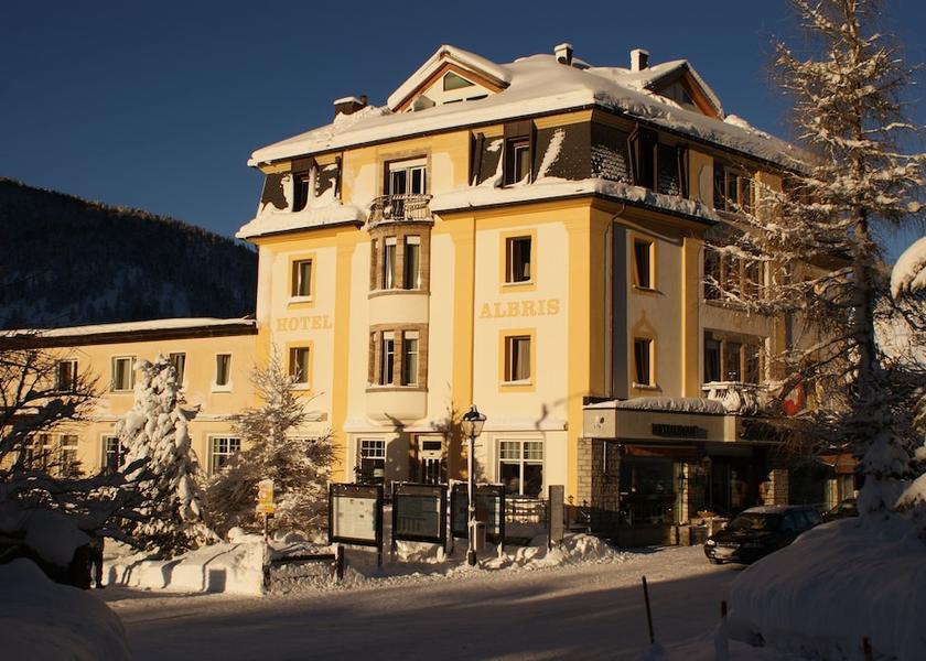 Graubünden Pontresina Front of property