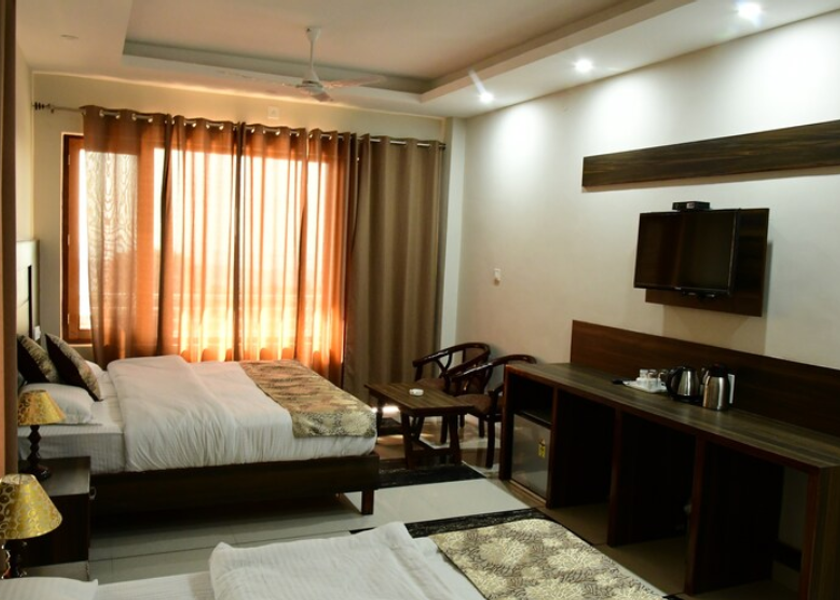 Himachal Pradesh Bir Family Room with Balcony and Mountain View