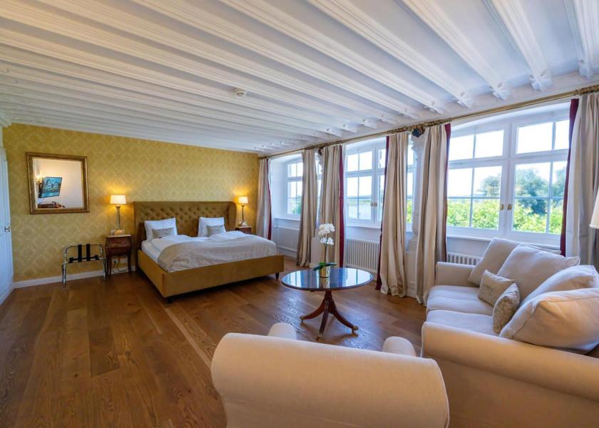  Gottlieben Family Room with Lake View