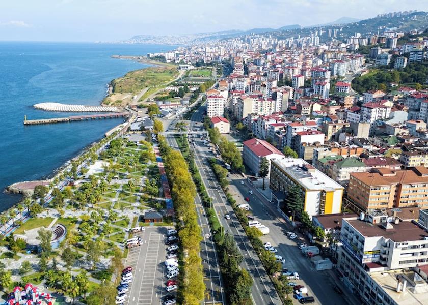Trabzon Akçaabat Front of property