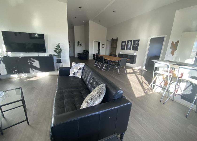 shared lounge/tv area