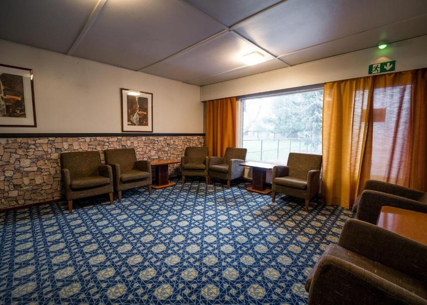 shared lounge/tv area