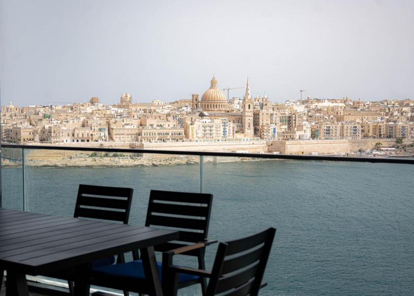  Sliema balcony/terrace