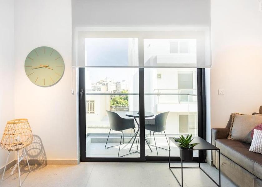  Sliema balcony/terrace