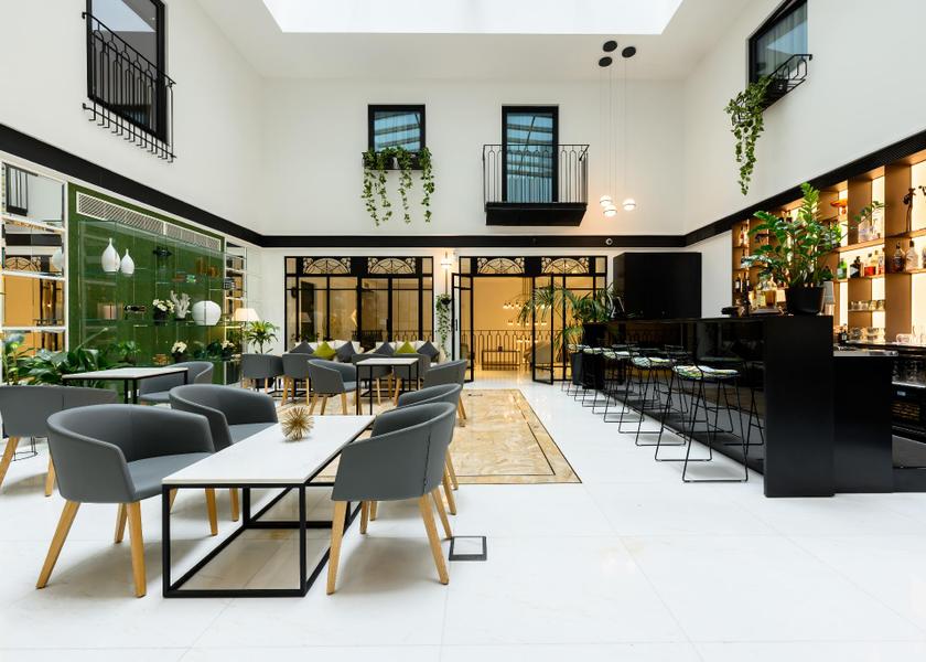  Valletta shared lounge/tv area