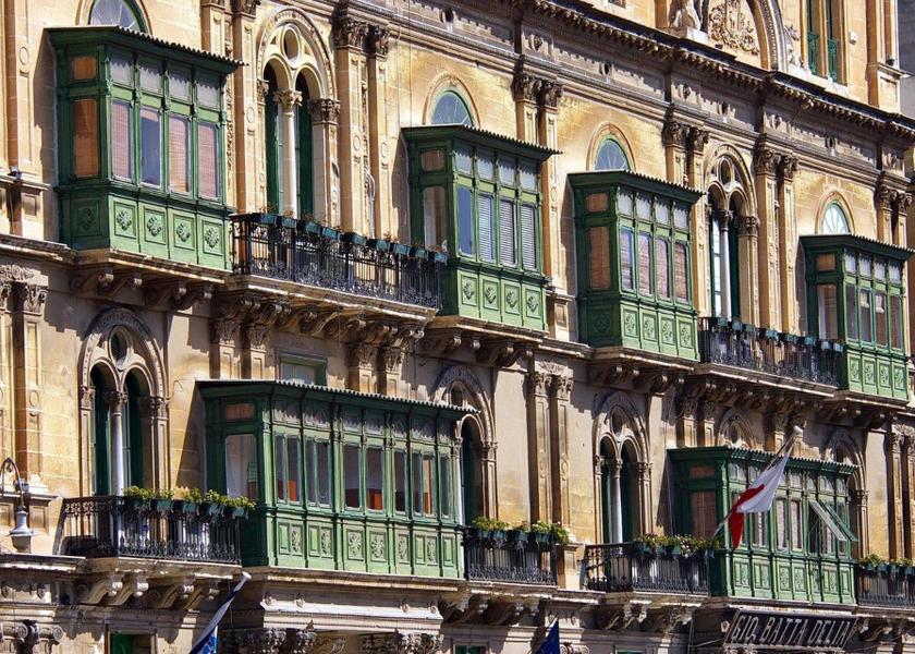  Valletta surrounding environment