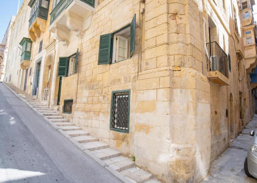  Valletta exterior view