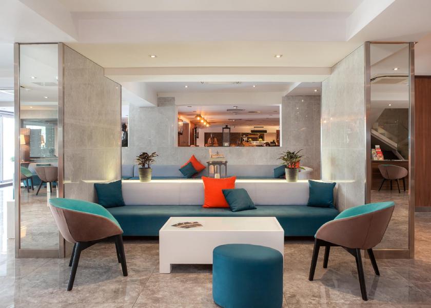  St. Paul's Bay lobby