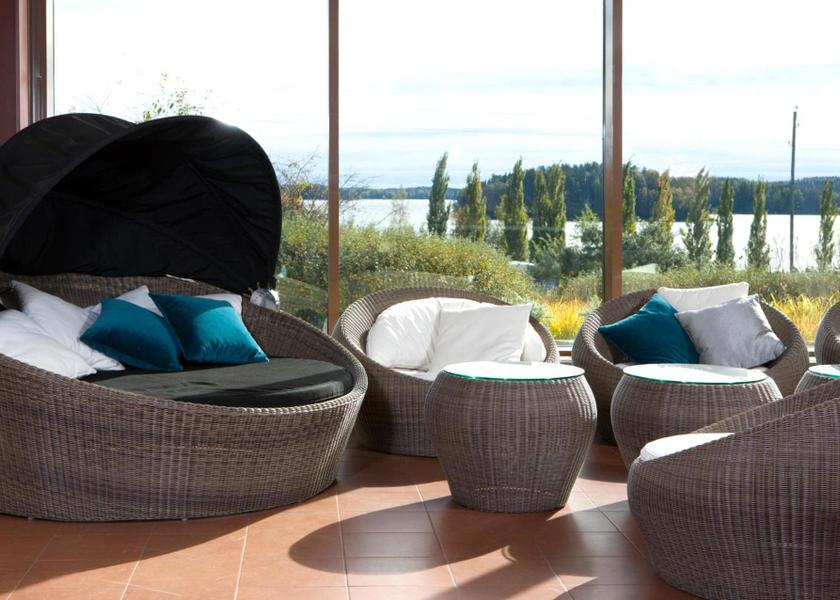 shared lounge/tv area