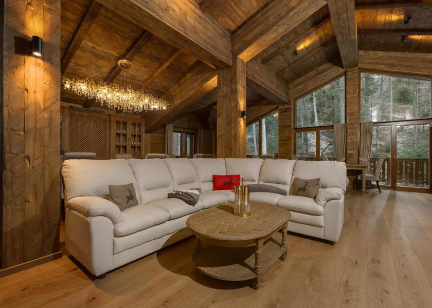 shared lounge/tv area